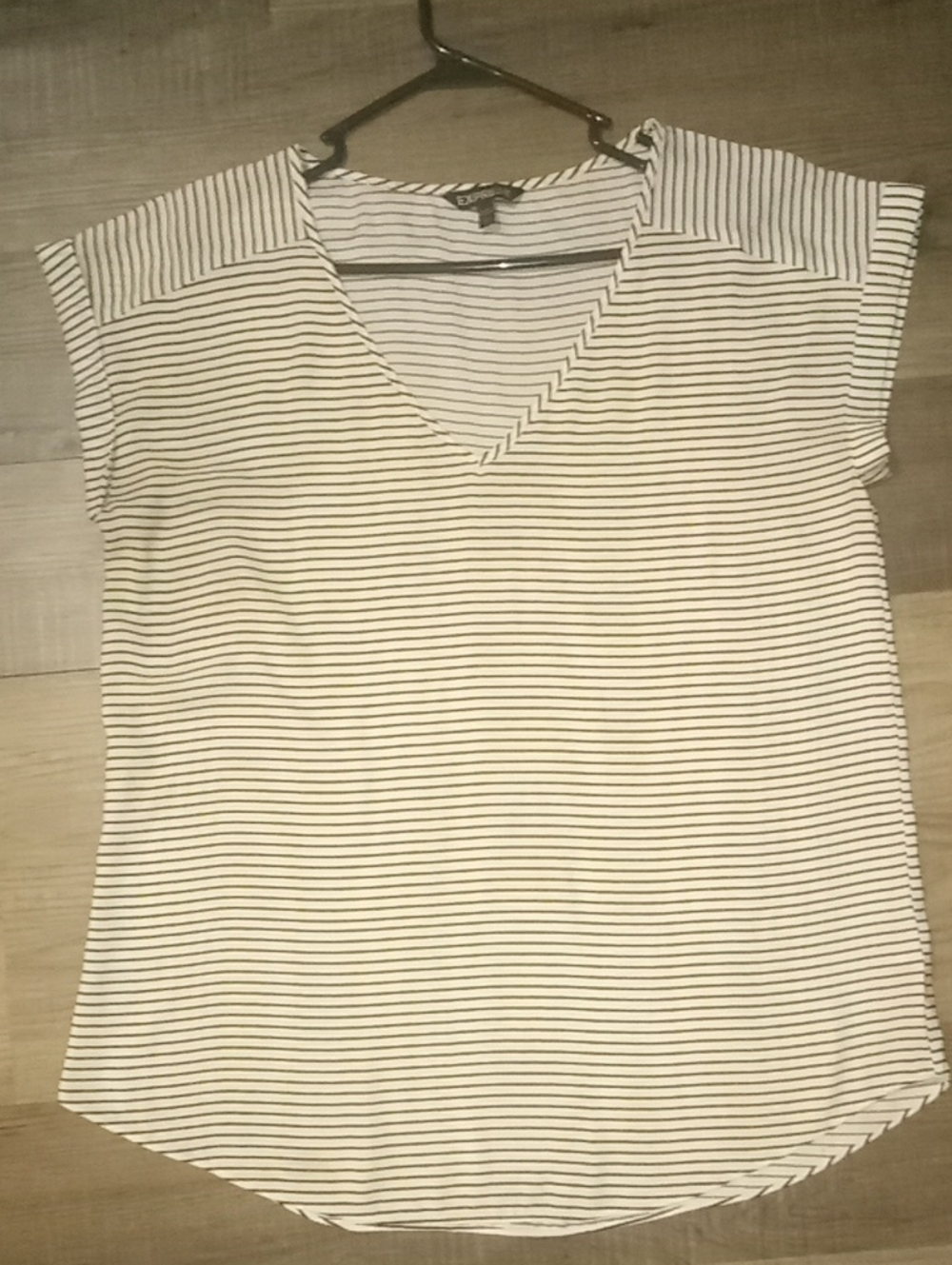 Express White V-Neck Short Sleeve Stripe Top - Picture 1 of 3